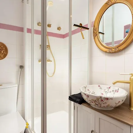 Romantic Alfama Balcony - 10 Minutes From Terreiro Do Paco شقة