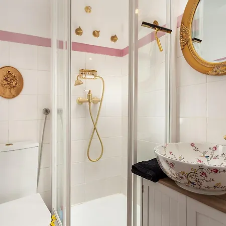 Romantic Alfama Balcony - 10 Minutes From Terreiro Do Paco Apartman *