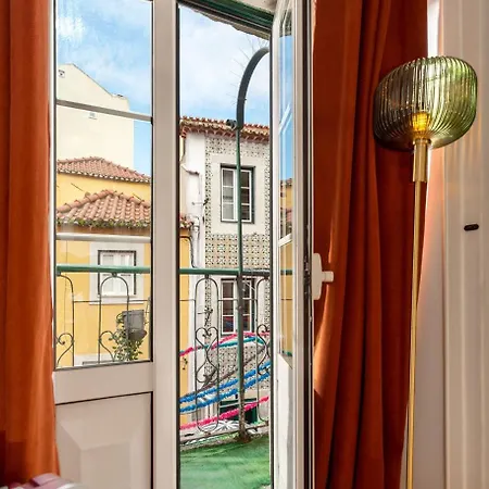 Romantic Alfama Balcony - 10 Minutes From Terreiro Do Paco شقة Lisboa